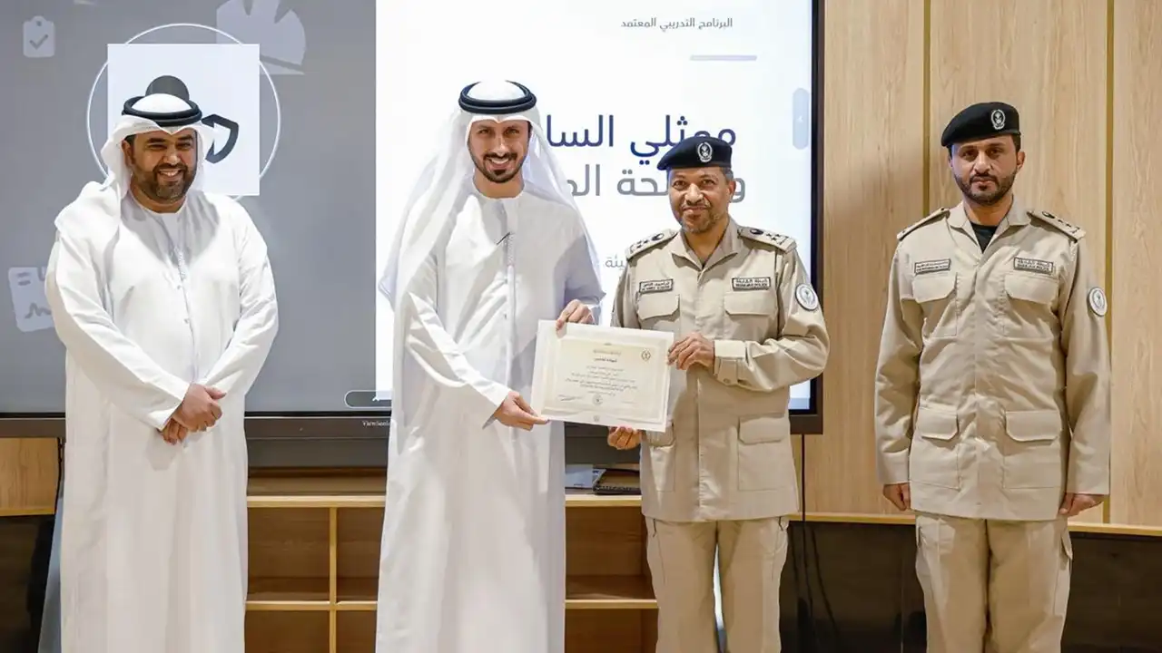 موارد وشرطة الشارقة تحتفلان بتخريج دفعة جديدة من ممثلي الصحة المهنية